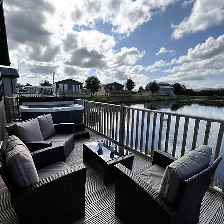 Diddly Squat Lodge With Hot Tub, Pendle View Holiday Park Clitheroe Εξωτερικό φωτογραφία