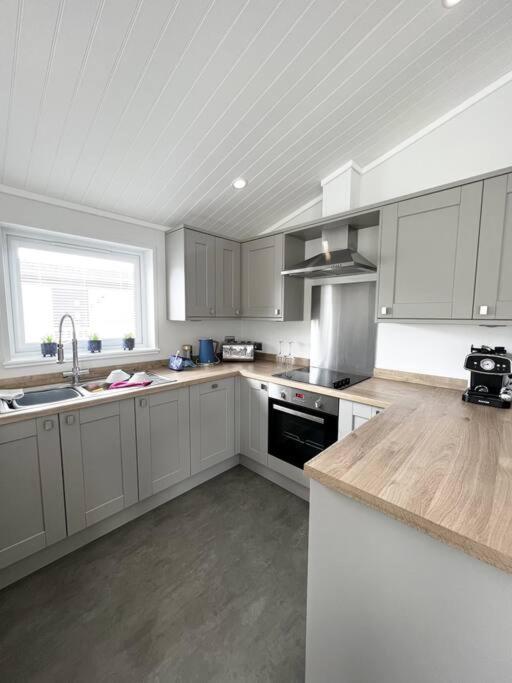 Diddly Squat Lodge With Hot Tub, Pendle View Holiday Park Clitheroe Εξωτερικό φωτογραφία