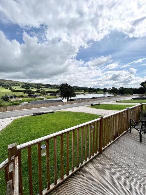 Diddly Squat Lodge With Hot Tub, Pendle View Holiday Park Clitheroe Εξωτερικό φωτογραφία