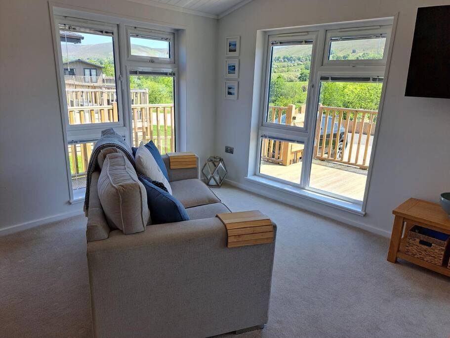 Diddly Squat Lodge With Hot Tub, Pendle View Holiday Park Clitheroe Εξωτερικό φωτογραφία