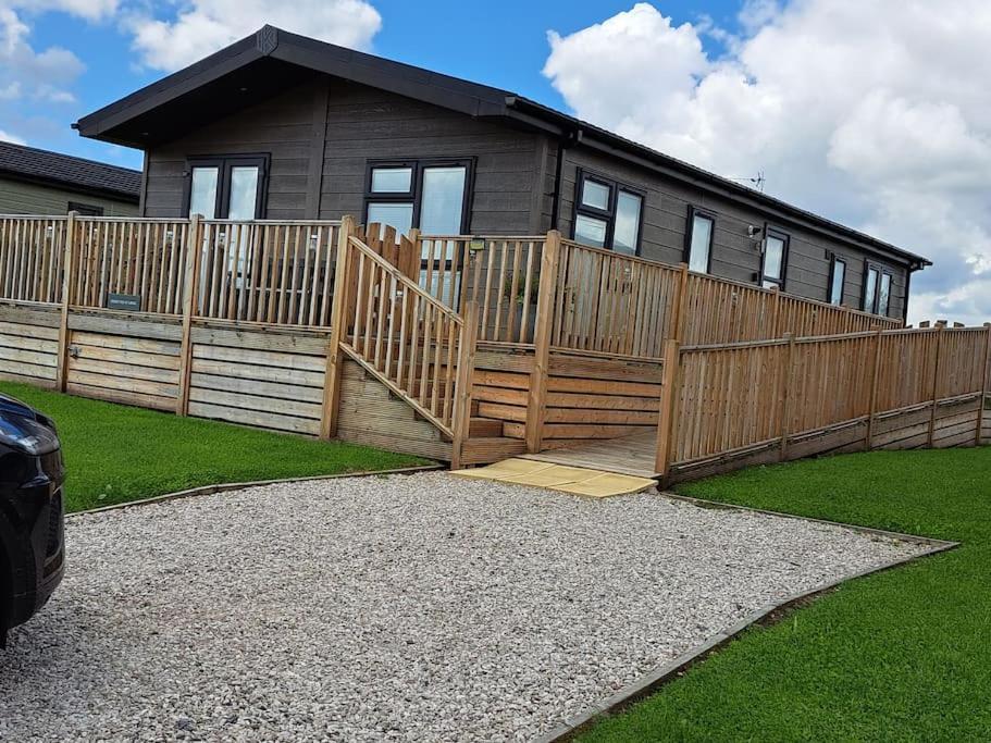 Diddly Squat Lodge With Hot Tub, Pendle View Holiday Park Clitheroe Εξωτερικό φωτογραφία
